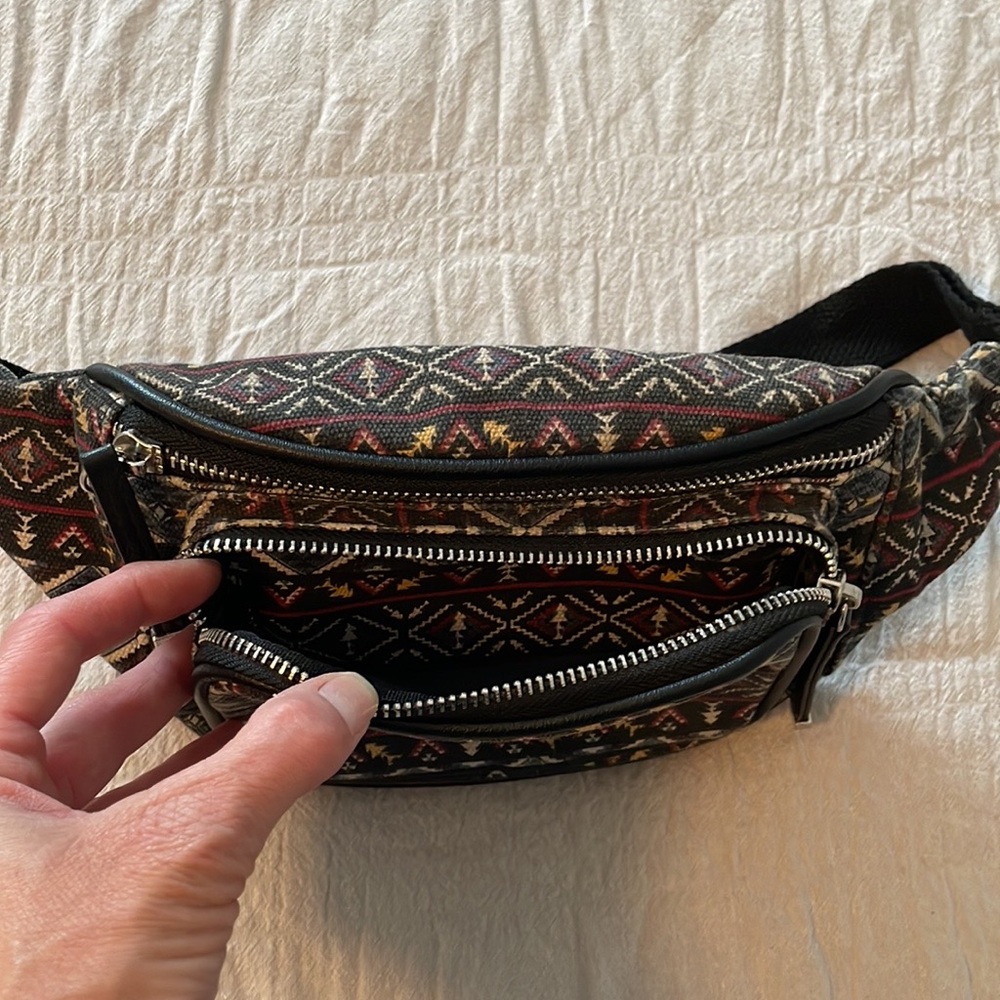 Wild Fable Fanny Pack/Crossbody Bag - Picture 2 of 6